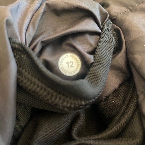 Lululemon Pack it Down Jacket Sz 12 Camo - Picture 5 of 6